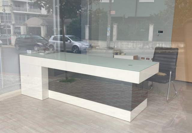 Elbasan, jepet me qera ambjent biznesi 48 m² 20.000 Leke