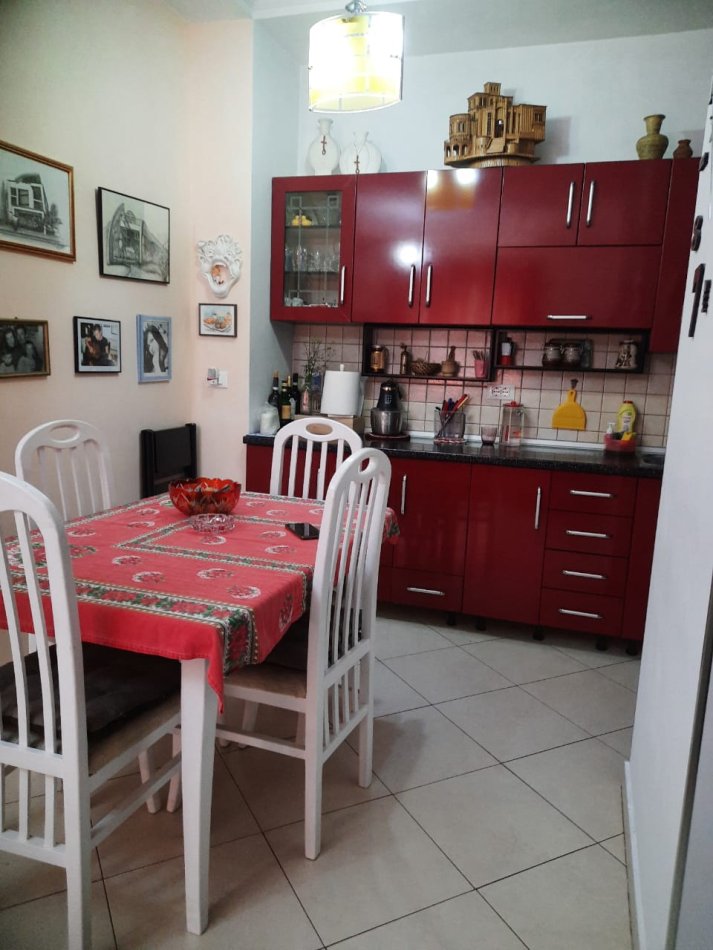 Tirane, shitet apartament 2+1 Kati 5, 86 m² 190.000 € (Zogu i Zi)