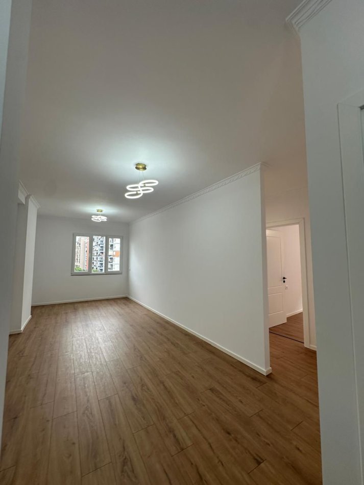 Tirane, shitet apartament 2+1+Ballkon Kati 4, 86 m² 133.000 € (Rruga Aleksandri)