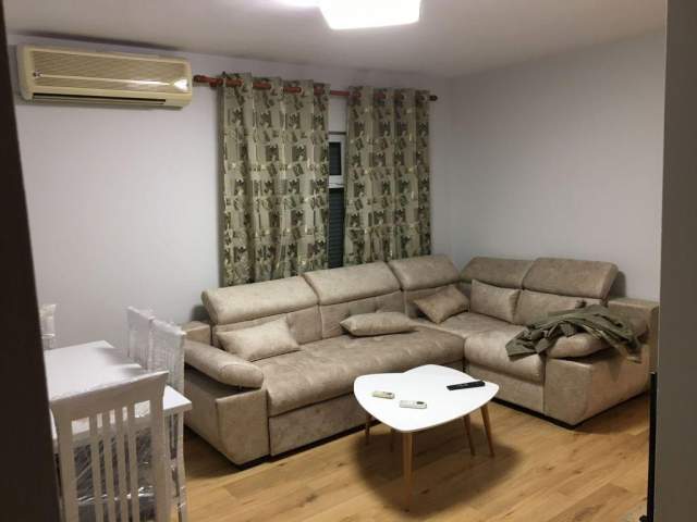 Tirane, jepet me qera apartament 1+1+BLK Kati 4, 60 m² 400 Euro (Rruga myslym shyri)