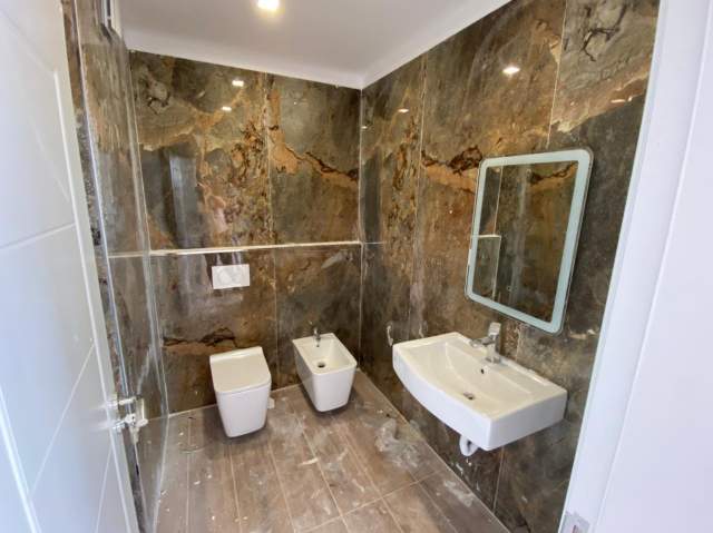 Tirane, jepet me qera ambjent biznesi Kati 7, 640 m² 3.000 Euro