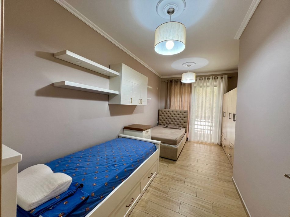 Qira, Apartament 2+1,Komuna e Parisit, Tiranë.