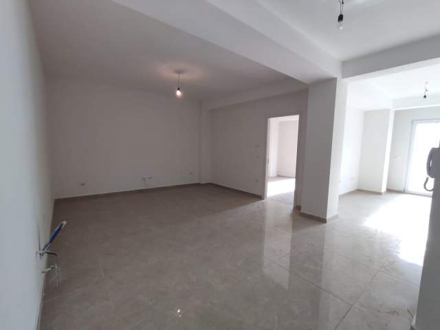 Tirane, jepet me qera apartament 2+1 Kati 4, 85 m² 500 Euro (qender)