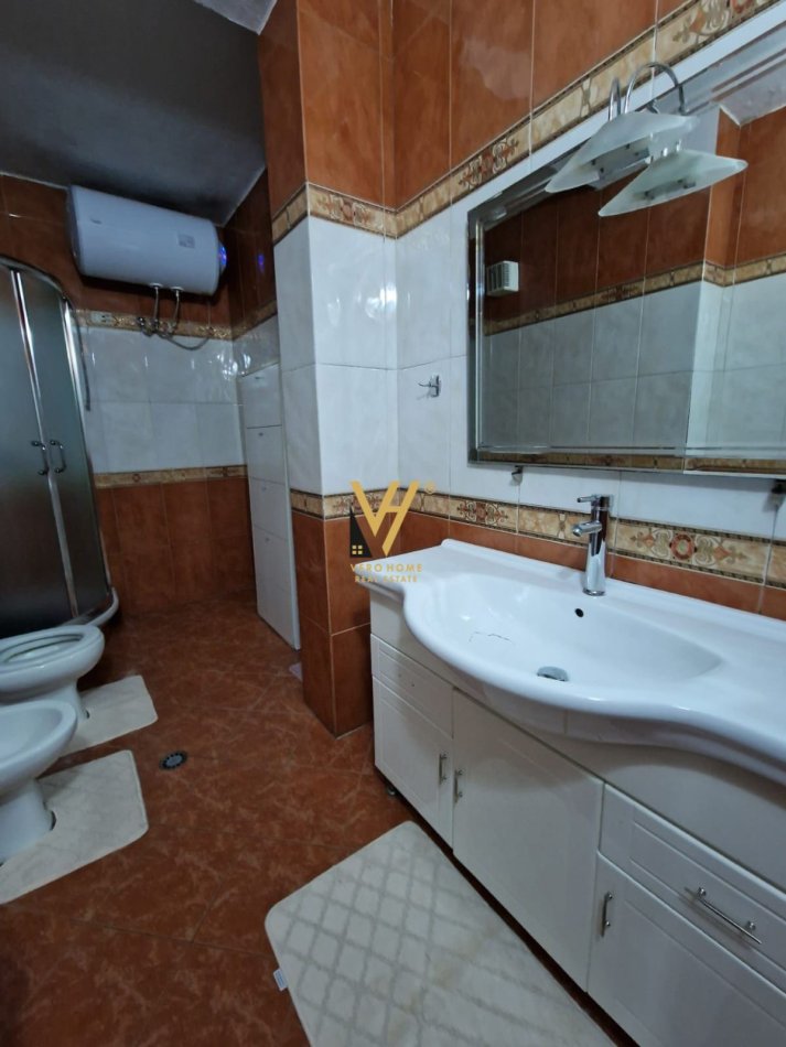 Tirane, jepet me qera apartament 1+1+Ballkon Kati 2, 72 m² 800 € (BLLOK)