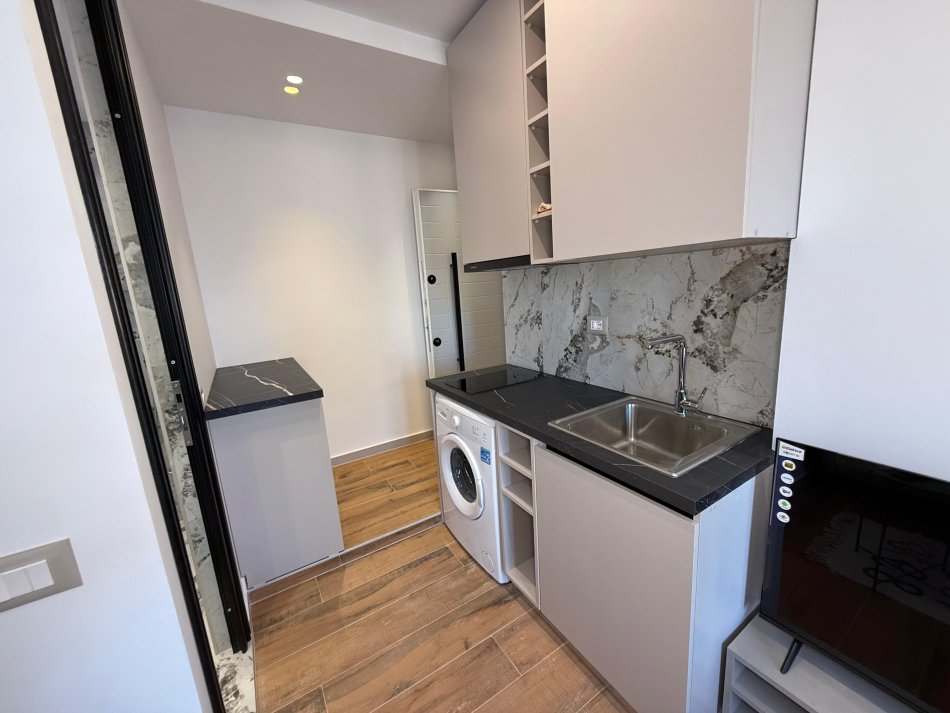 Tirane, shitet garsonier 1+1 Kati 5, 65 m² 269.000 € (rruga ibrahim rugova)