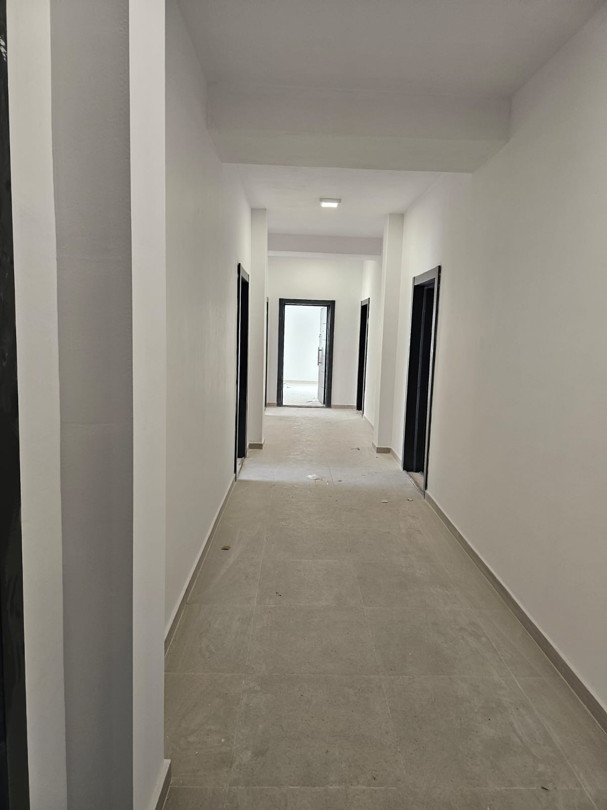 SHITJE URGJENTE... APARTAMENT 3+1 TE SHKOLLA E KUQE