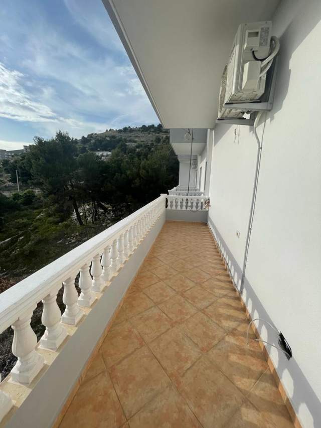 Shqiperi, jepet me qera apartament 500 Euro