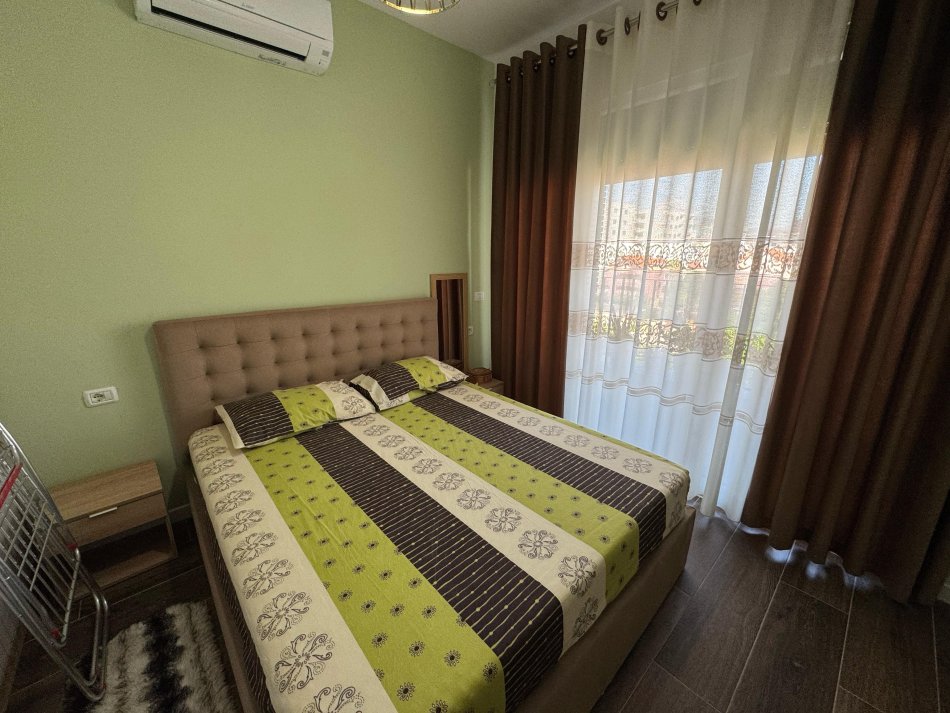 Tirane, jepet me qera apartament 2+1 Kati 3, 90 m² 500 € (ish fusha e aviacionit)
