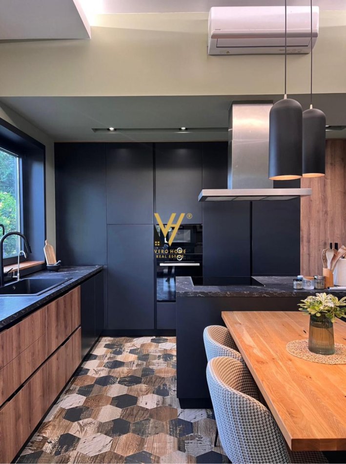Tirane, shitet Vile 3 Katshe Kati 0, 1.383 m² 1.490.000 € (MJULL - BATHORE , TEGU)