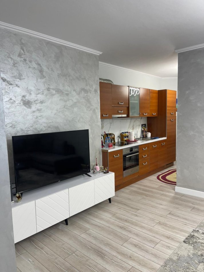 Tirane, jepet me qera apartament 1+1, Kati 3, 70 m² 700 € (Rruga e Kosovareve)