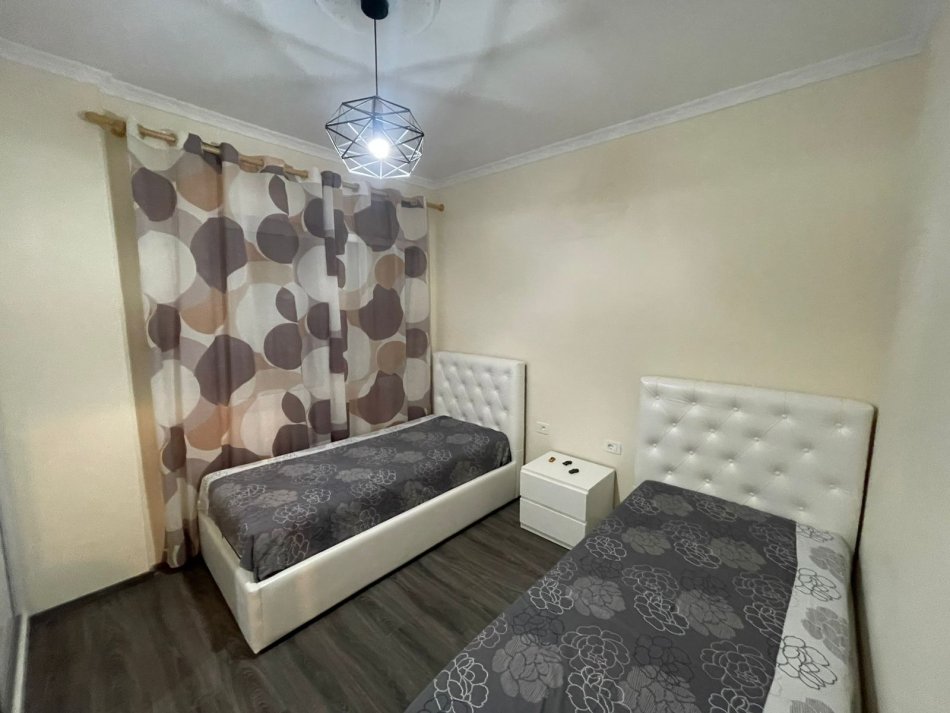 Tirane, jepet me qera apartament 2+1 Kati 3, 90 m² 400 € (Fresk)