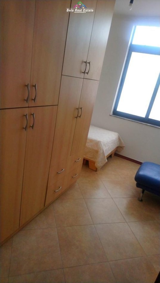 Tirane, jepet me qera apartament 2+1 Kati 8, 80 m² 600 € (QENDER)