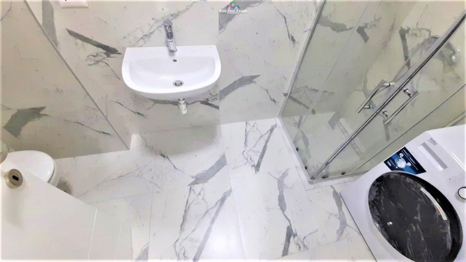 Tirane, jepet me qera apartament 1+1+Ballkon Kati 10, 70 m² 550 € (farmacia 10)