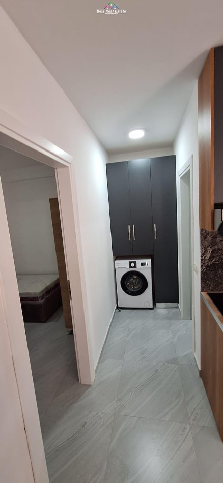 Tirane, jepet me qera apartament 2+1 Kati 1, 80 m² 390 € (fresku)