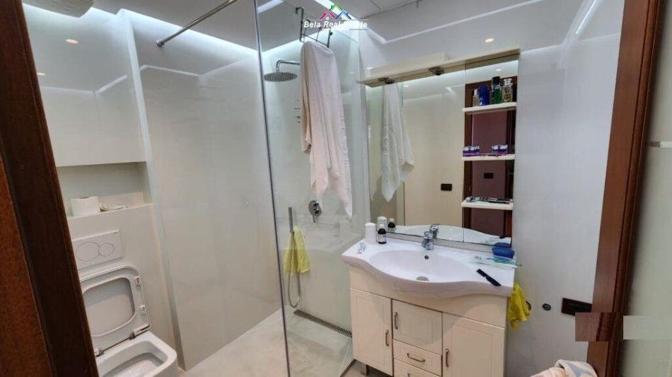Tirane, jepet me qera Vile 2+1 Kati 3, 100 m² 700 € (myslym shyri)