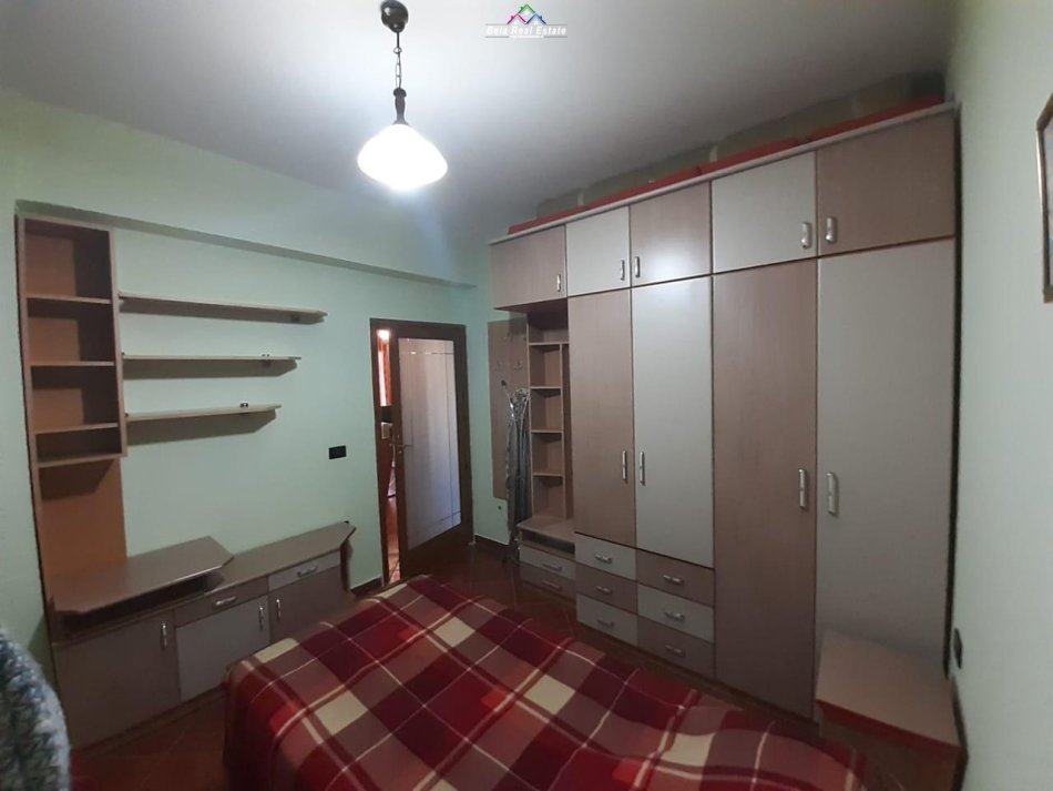Tirane, jepet me qera apartament 2+1 Kati 4, 90 m² 700 € (Rruga e Kavajes)