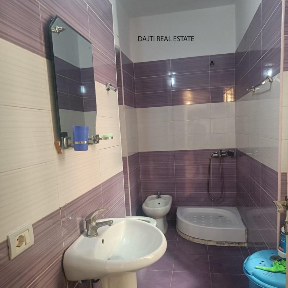 Tirane, jepet me qera apartament 2+1+Aneks+Ballkon Kati 5, 90 m² 350 € (Te Thesari,Fresku)