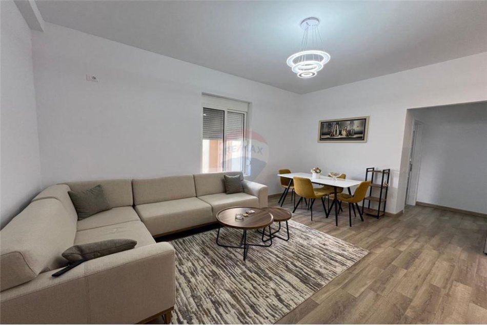 Tirane, jepet me qera apartament 2+1, , 85 m² 450 € (Kodra e Priftit - Porcelan)