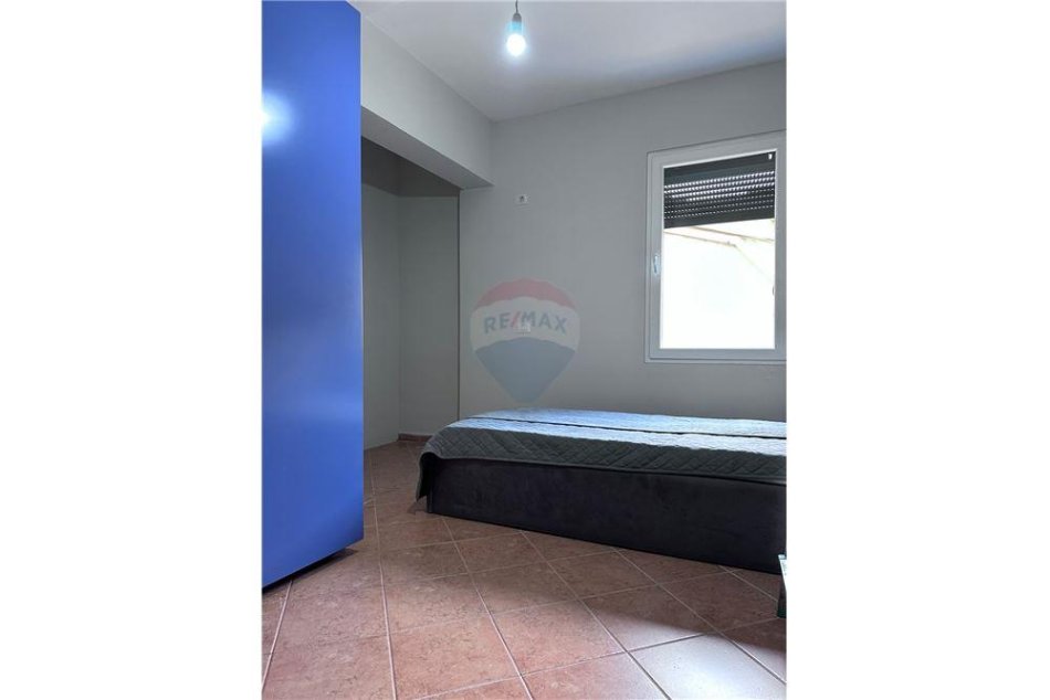 Tirane, jepet me qera apartament 3+1, Kati 5, 125 m² 650 € (TIRANE - Komuna e Parisit)