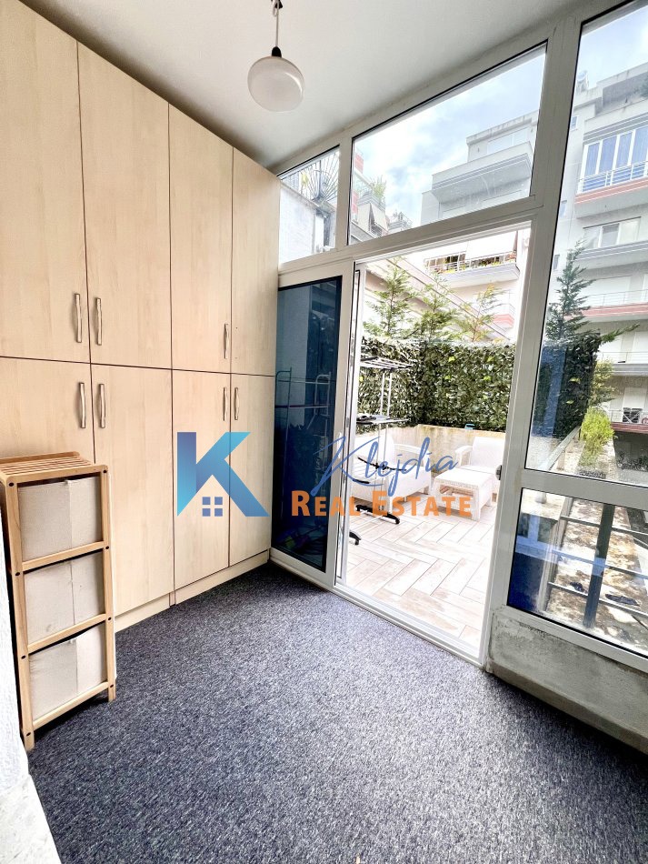 Tirane, jepet me qera apartament 1+1 Kati 2, 60 m² 450 € 