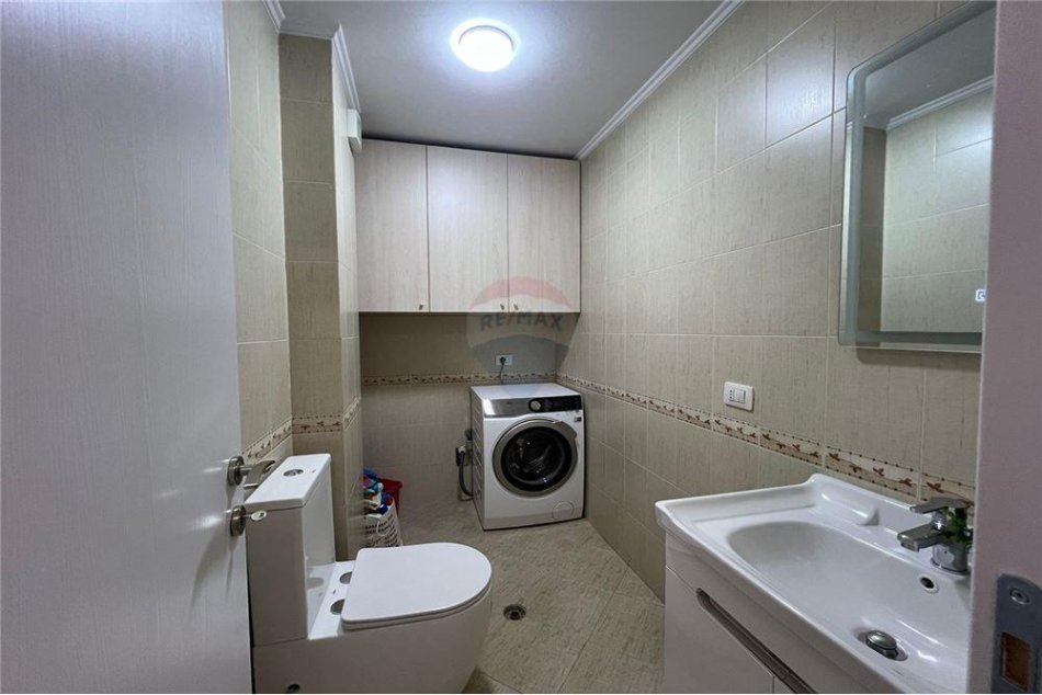 Tirane, shitet apartament 2+1 , 100 m² 220.000 € (Rrruga Hasan Alla - Komuna e Parisit - Kristal Center)