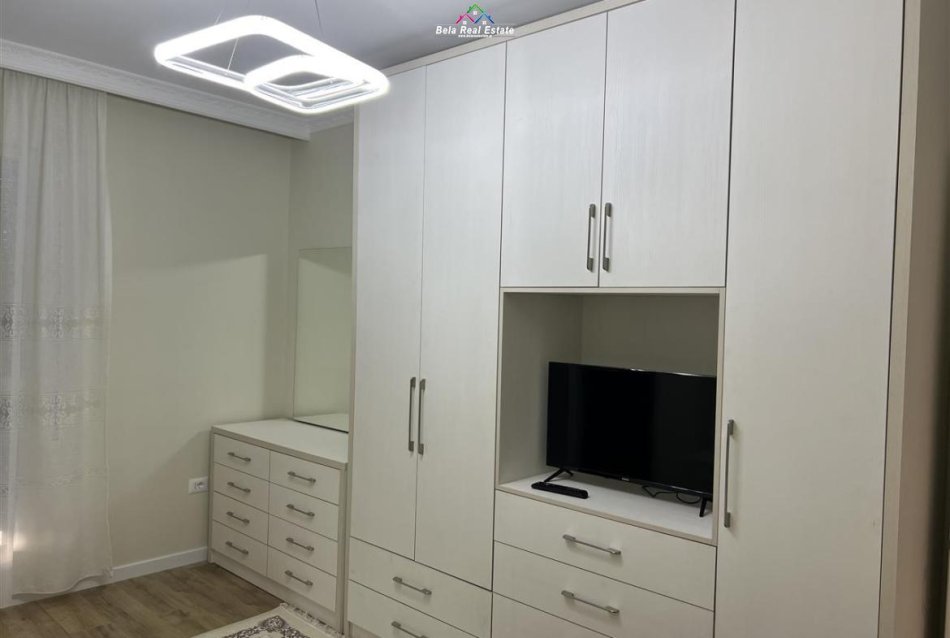 Tirane, jepet me qera apartament 2+1 Kati 5, 105 m² 700 € (Don Bosko)