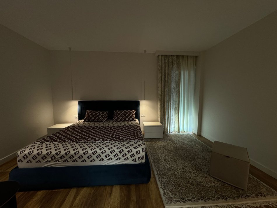 Tirane, jepet me qera apartament 2+1 Kati 11, 137 m² 2.500 € (BLLOK)