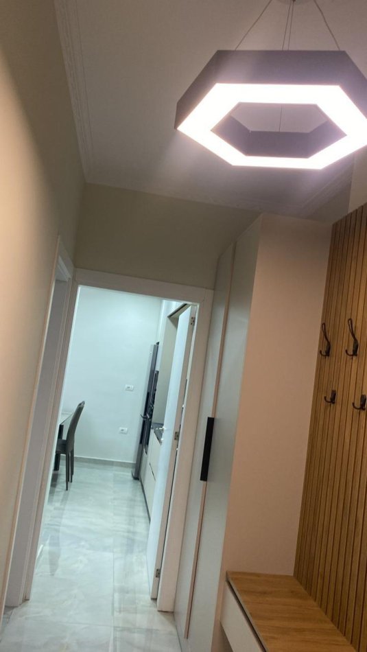 Tirane, jepet me qera apartament 2+1 Kati 5, 111 m² 500 € (fresku)