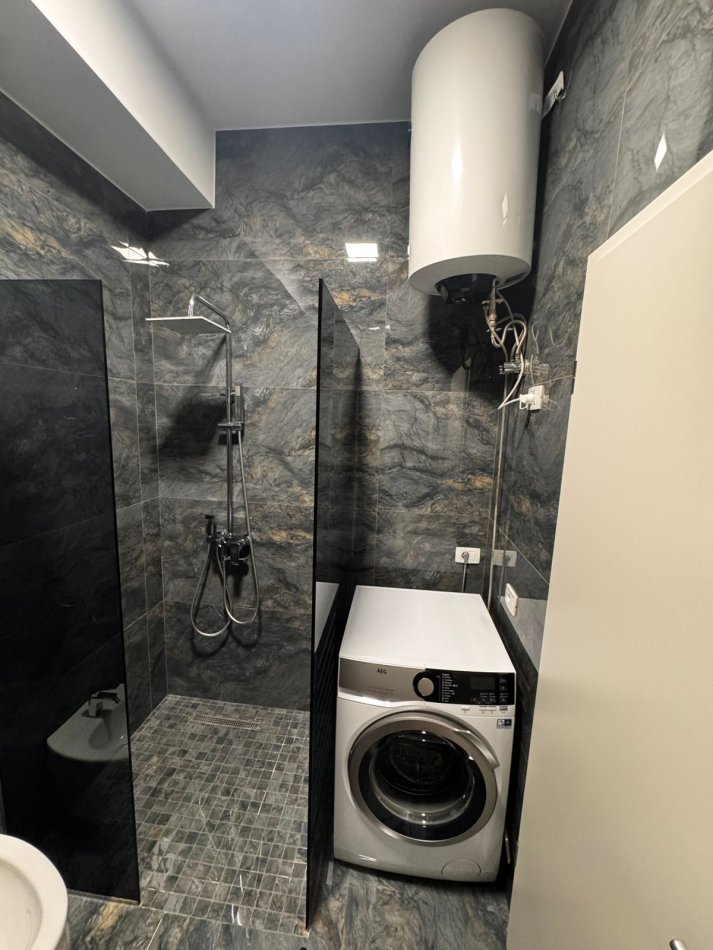 Tirane, shes apartament 1+1+Ballkon Kati 2, 61 m² 115.000 € (ali demi)
