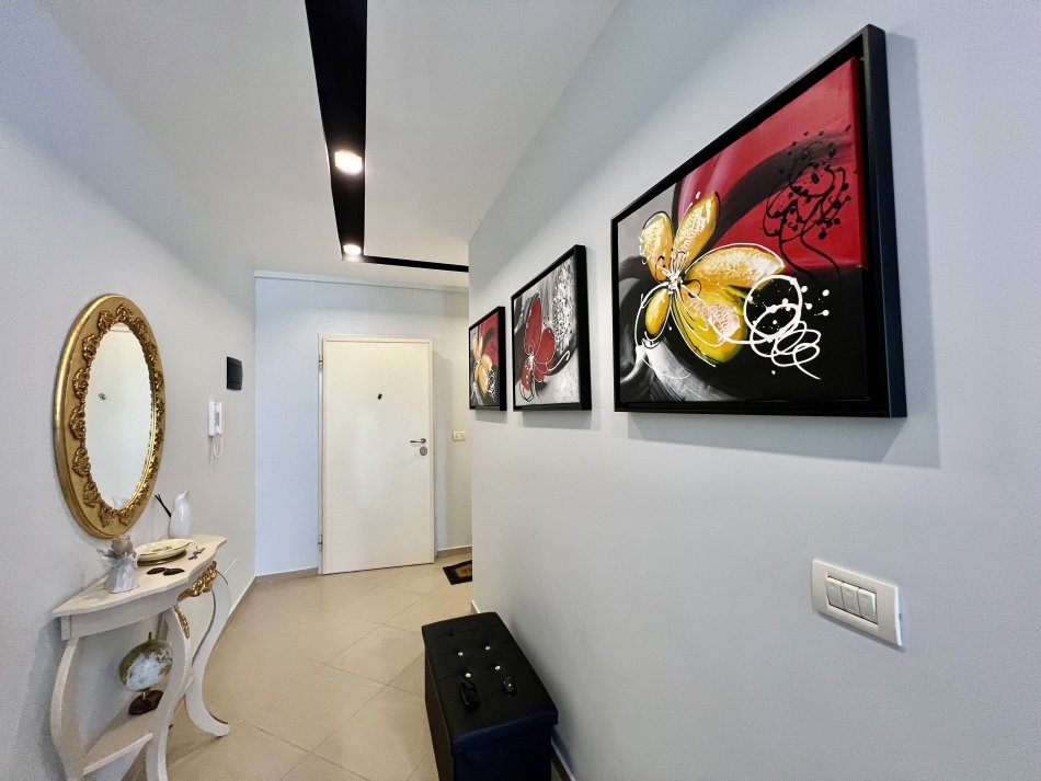 Tirane, shitet apartament 1+1+Ballkon , 72 m² 105.000 € (ÇOLLAK)