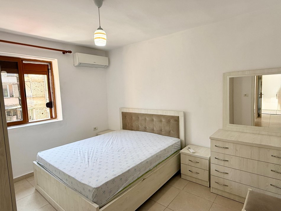 Tirane, shitet apartament 2+1+Ballkon Kati 3, 66 m² 115.000 € 