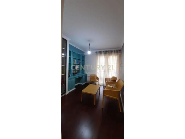 Tirane, jepet me qera apartament 2+1+A+BLK Kati 3, 110 m² 1.000 Euro (liqeni i thate)