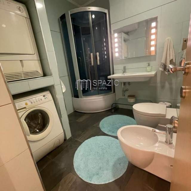 Tirane, shitet 3+1+BLK Kati 2, 212 m² 2.000 Euro/m2 (Ish Ekspozita)