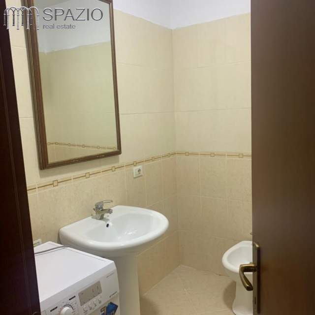 Tirane, jepet me qera apartament 2+1+BLK Kati 3, 104 m² 400 Euro (Rruga ''Muhamet Deliu'')