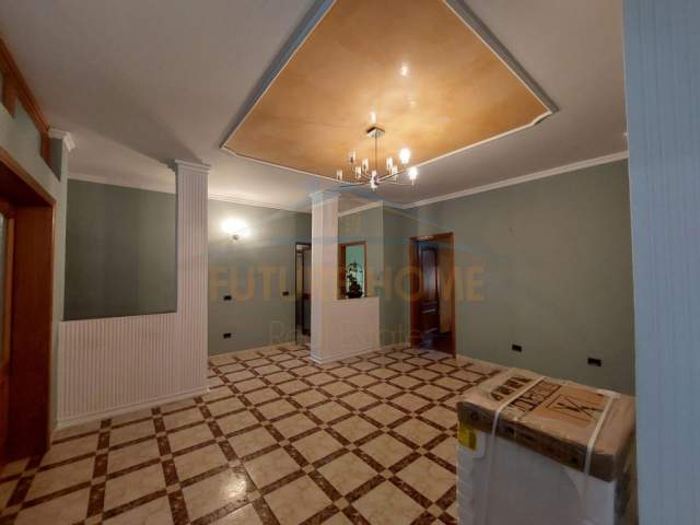 Durres, jepet me qera apartament Kati 5, 200 m² 600 Euro (ISH RAJONI,DURRES)