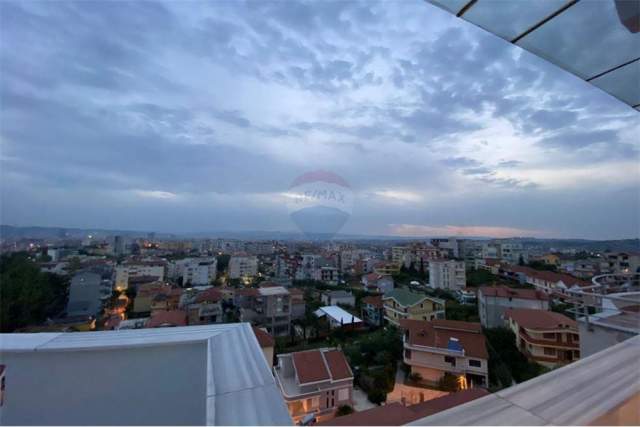 Tirane, shitet Penthouse 3+1+BLK Kati 7, 192 m² 135.000 Euro (Fresku)