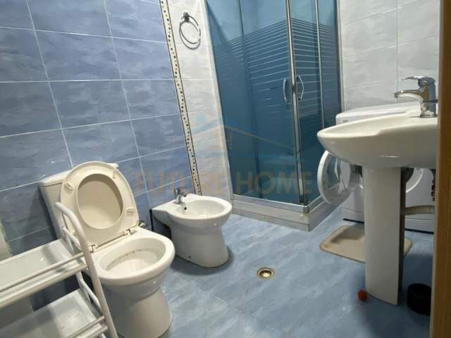 Tirane, jepet me qera apartament 2+1+BLK Kati 3, 101 m² 500 Euro (Liqeni i Thate)