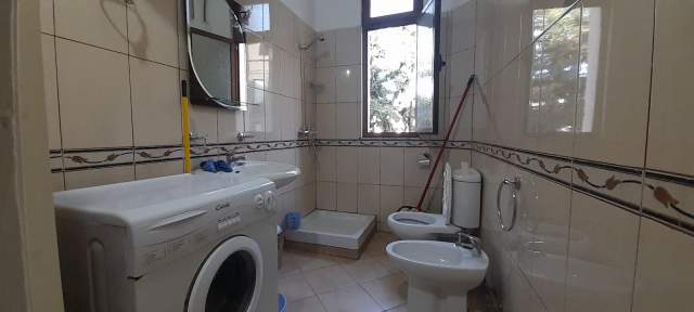 Tirane, jepet me qera apartament 1+1 Kati 3, 60 m² 35.000 Leke (Rruga e Elbasanit)