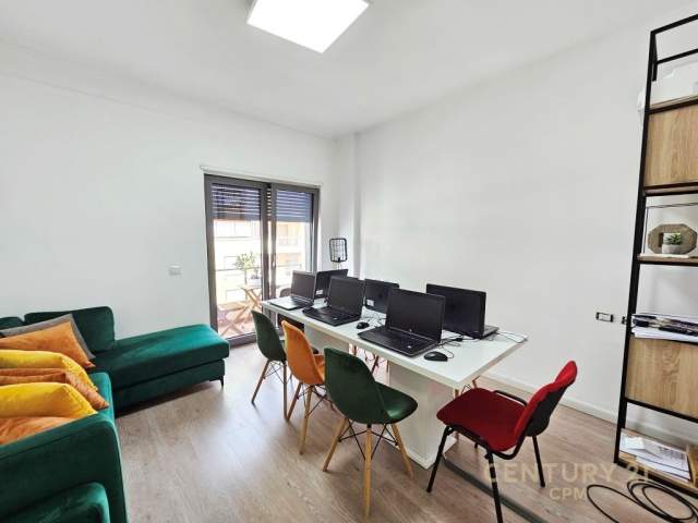 Tirane, jepet me qera zyre Kati 7, 114 m² 950 Euro (Sheshi Zogu i Zi)