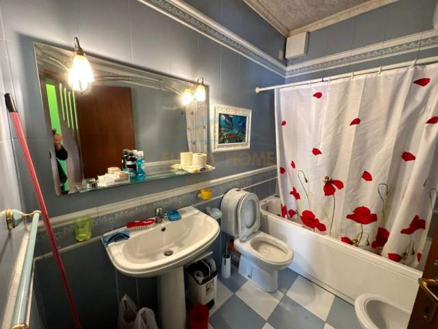 Tirane, jepet me qera apartament 2+1+BLK Kati 4, 117 m² 1.000 Euro (BLLOKU)