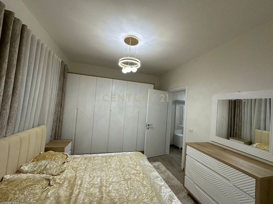Tirane, shitet apartament 2+1 Kati 2, 110 m² 