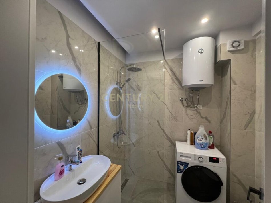 Shqiperi, jepet me qera apartament 2+1 Kati 3, 85 m² 900 € (liqeni i thate)