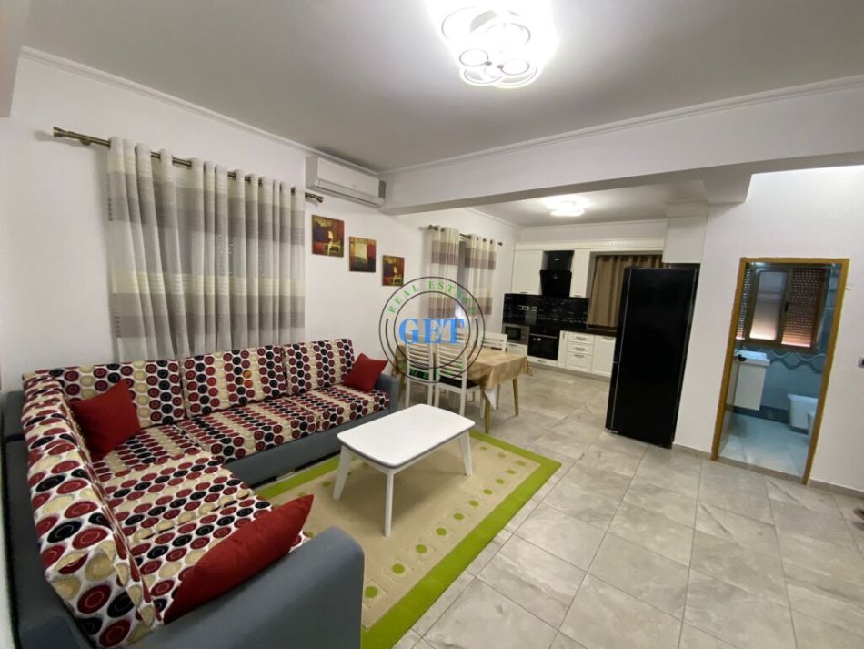 Durres, jepet me qera 2+1 , 96 m² 450 € (Bulevard, Durres)