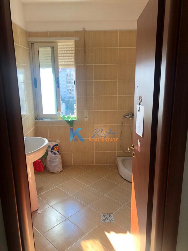 Tirane, jap me qera zyre Kati 7, 107 m² 550 € (Jordan Misja)