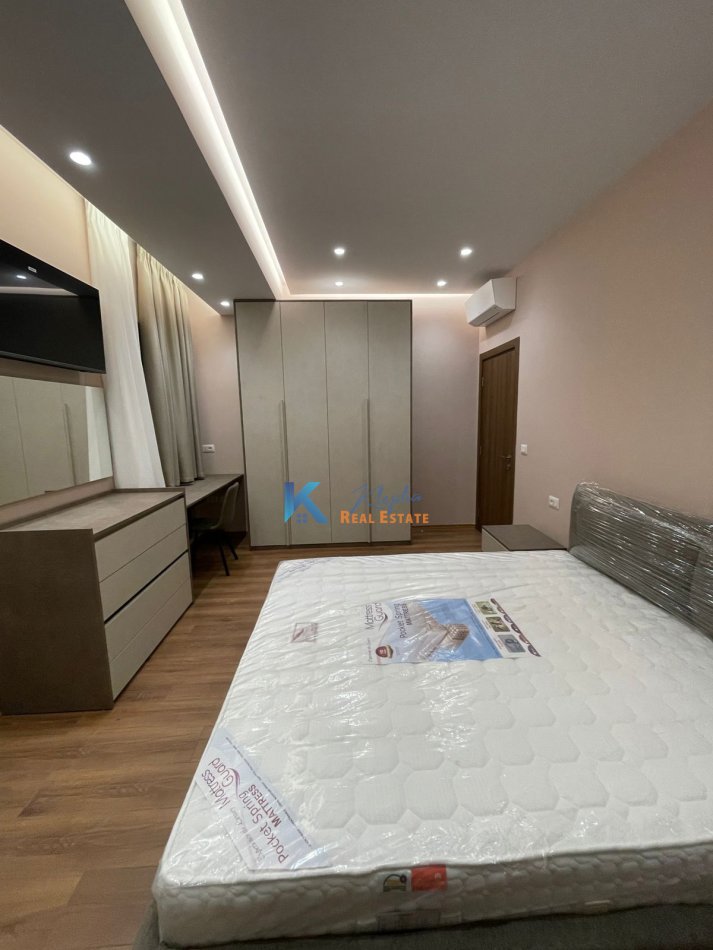 Tirane, jap me qera apartament 2+1+Ballkon Kati 2, 115 m² 800 € (Kompleksi Arlis)