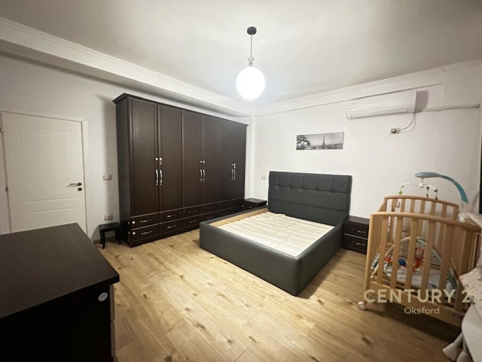 Tirane, shitet apartament 2+1+Ballkon Kati 1, 165 m² 168.000 € (Rruga Rrapo Hekali)