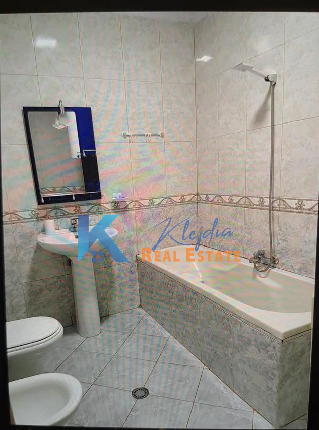 Tirane, jap me qera apartament 2+1+Ballkon Kati 9, 94 m² 650 € (Stacioni i Trenit)