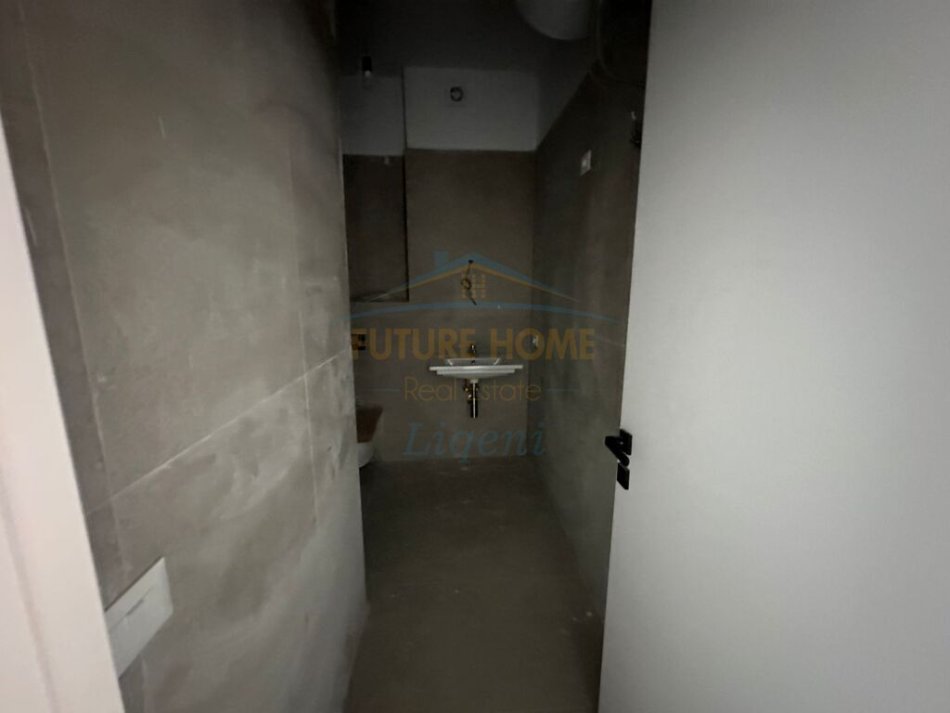 Tirane, jepet me qera apartament 2+1+Parkim Kati 2, 153 m² 2.000 € (Altana Luxury Residence, Rruga e Kosovareve)