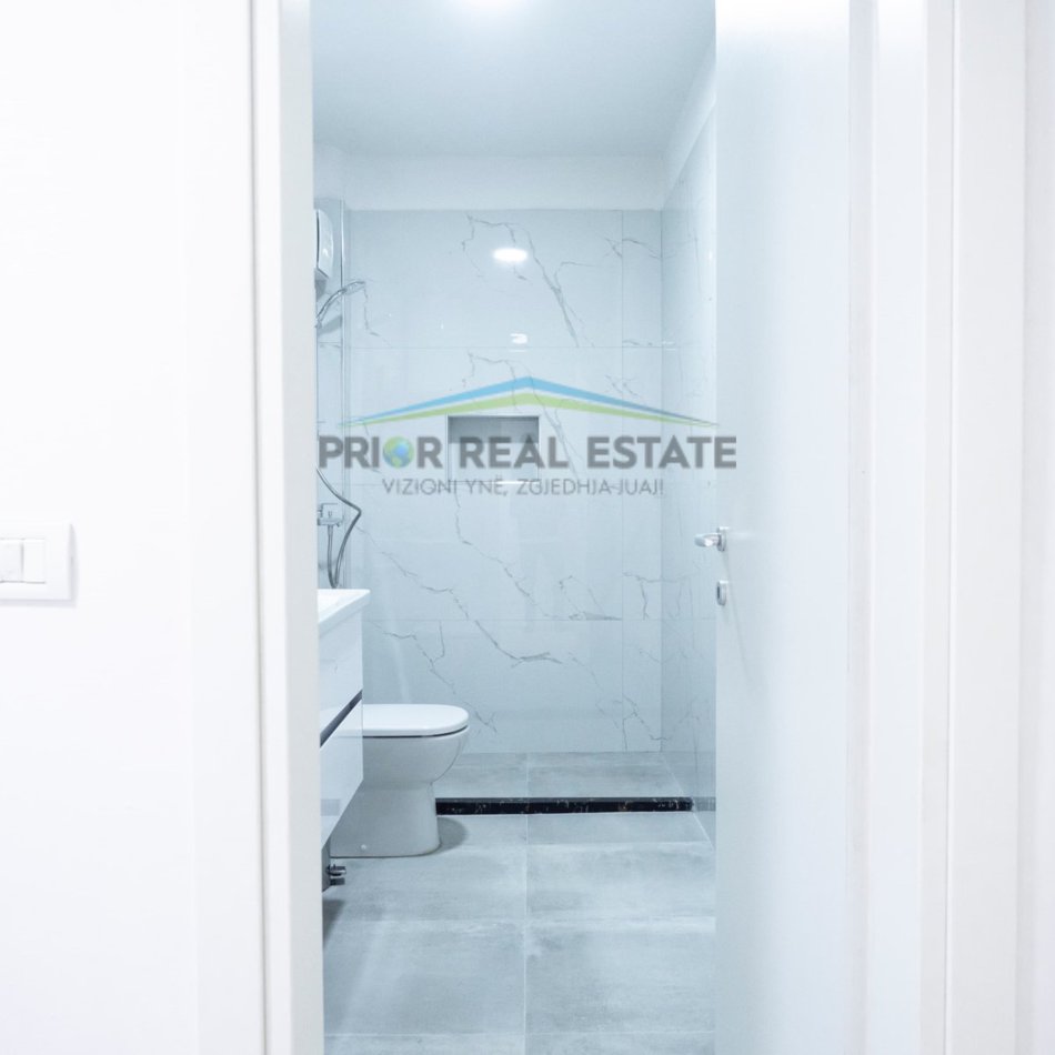 Tirane, jepet me qera apartament 2+1+2+tarrace per zyra, Kati 6, 193 m² 100.000leke/muaj (Sheshi Willson)