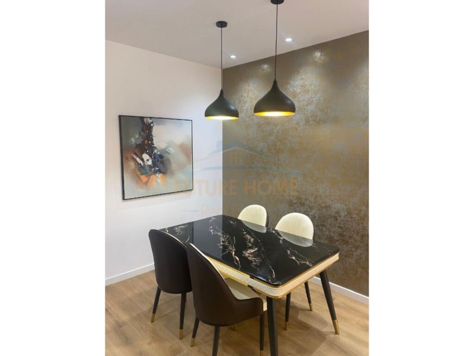 Tirane, shitet apartament 2+1 Kati 5, 134 m² 280.000 € (i Kristal Center, Tirane)